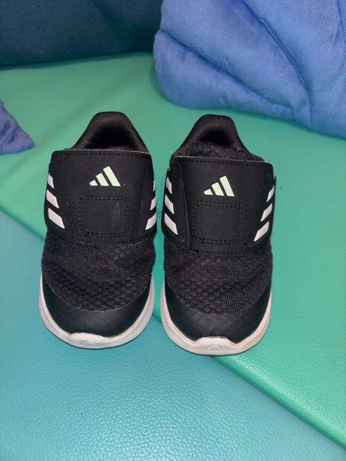 Basket adidas taille 22 - photo numéro 2