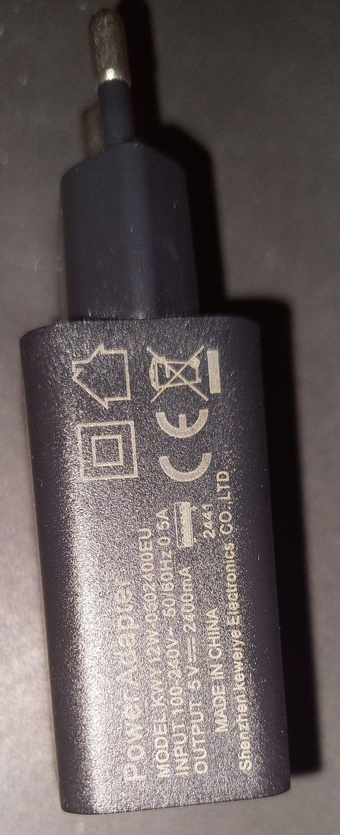 Chargeur vendu sans câble - photo numéro 3