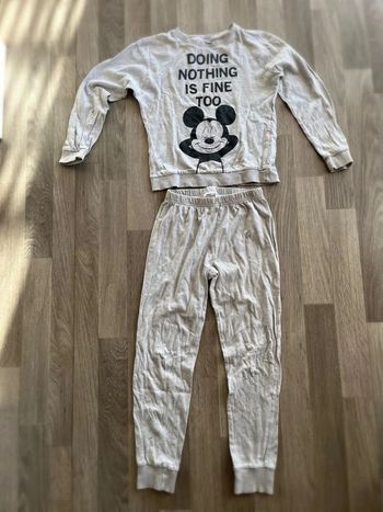 Très beau pyjama deux pièces Mickey Disney taille 8 ans