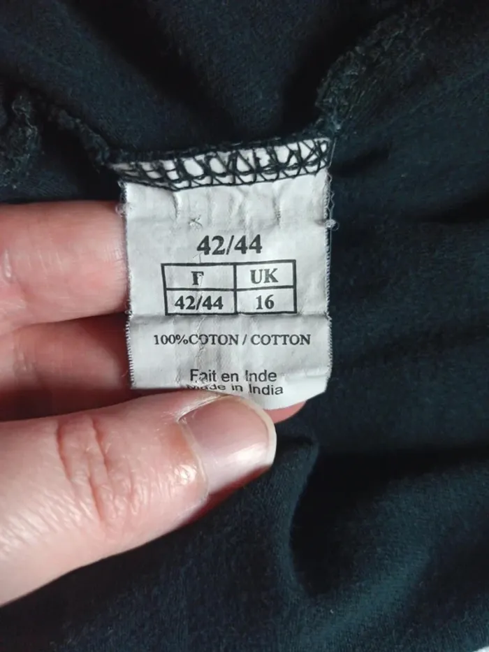 T-shirt noir 42/44 - photo numéro 4