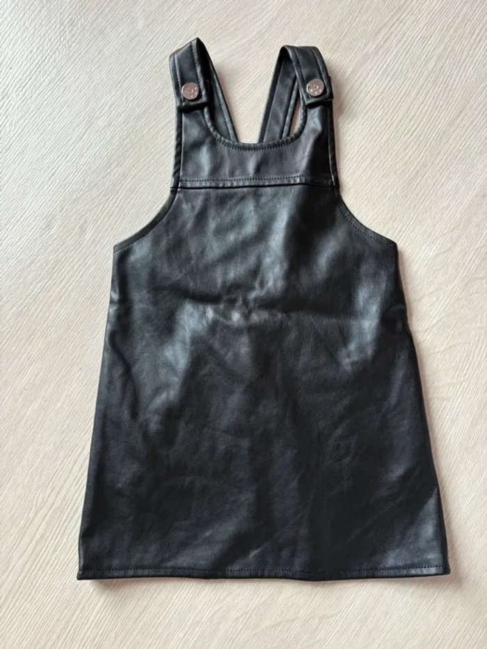 Robe en similicuir