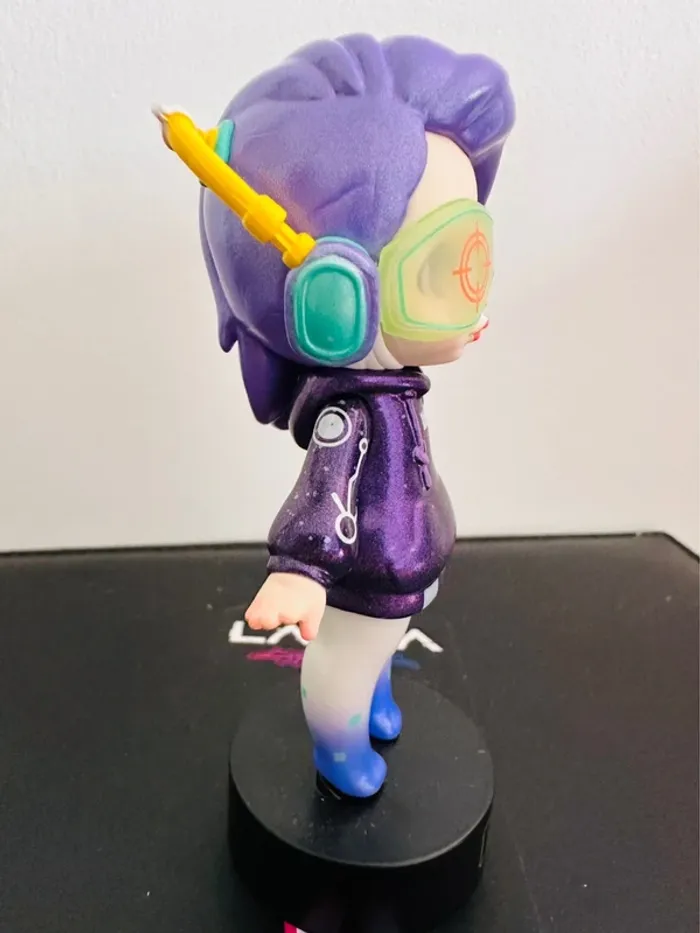 Vintage 2011 Figurine de collection Hacker Girl – Laura Cyberpunk (ToyCity) - photo numéro 5