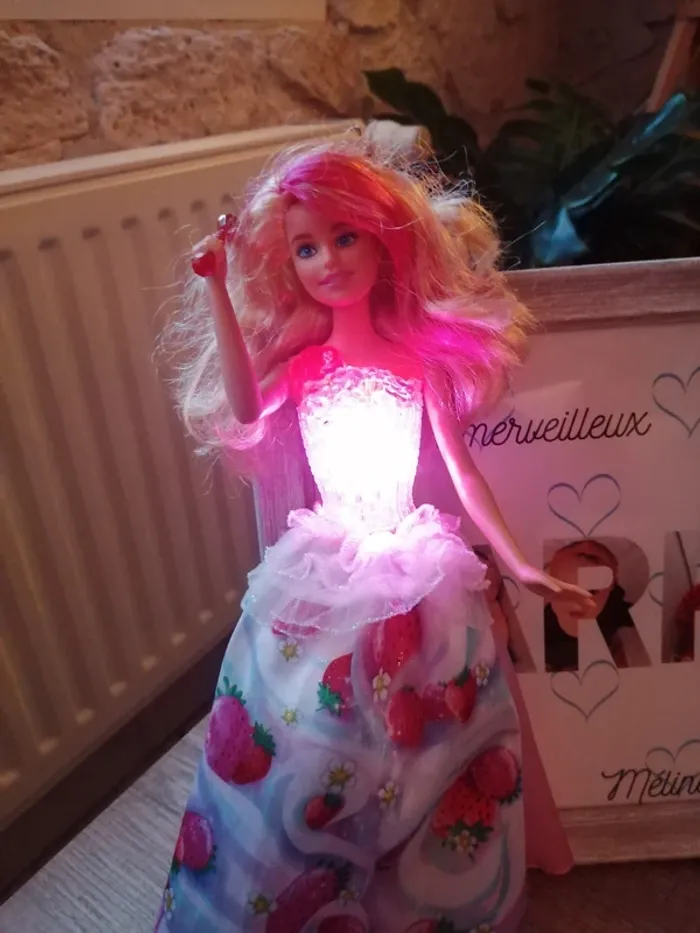 Poupée barbie "Princesse Bonbons sons et lumières" - photo numéro 4