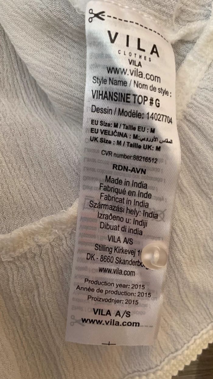 Haut avec pompons - photo numéro 3