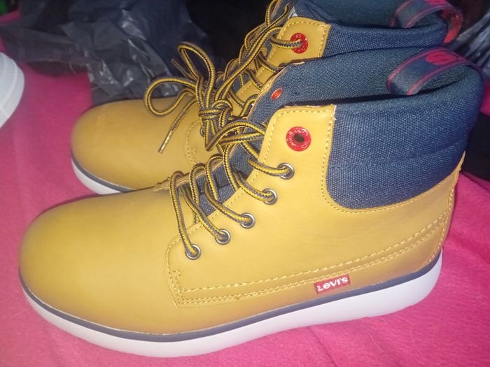 Boots Levis neuves - photo numéro 2