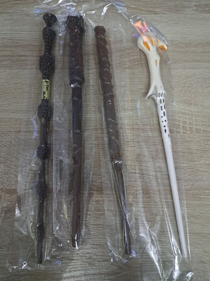 Lot de 4 baguettes Harry Potter vendu avec supports - photo numéro 9