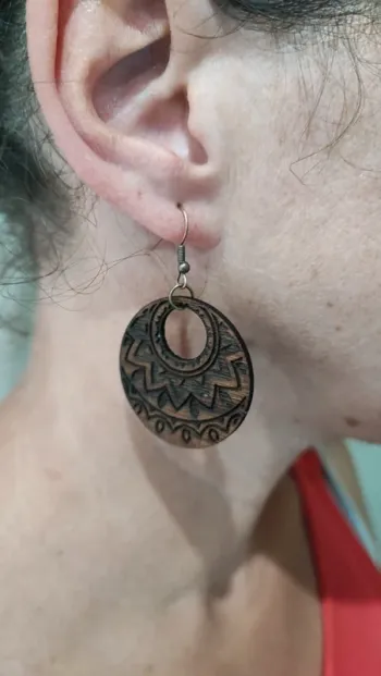 Boucles d'oreille soleil en noyer