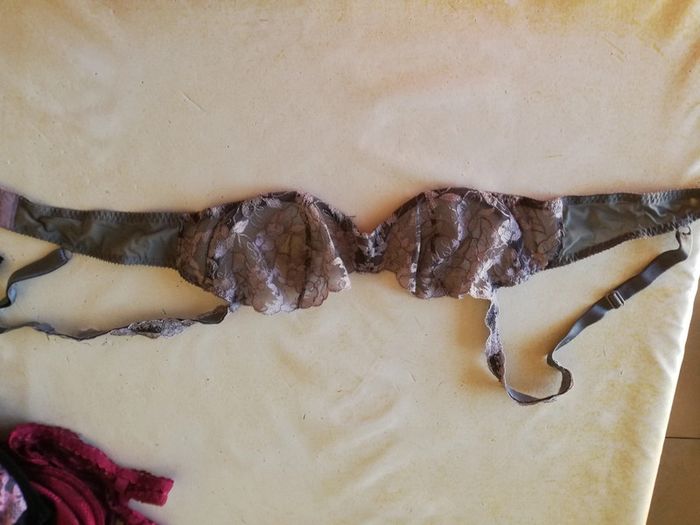 Soutien-gorge balconnets gris t. 90B? - photo numéro 2