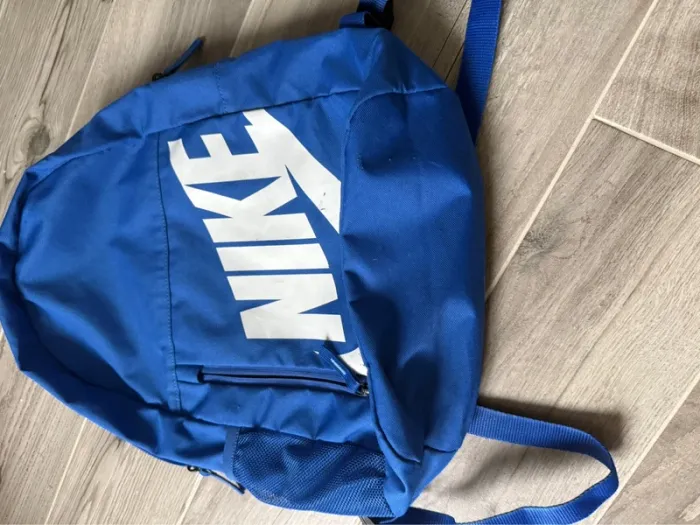 Sac à dos Nike en bon état - photo numéro 4