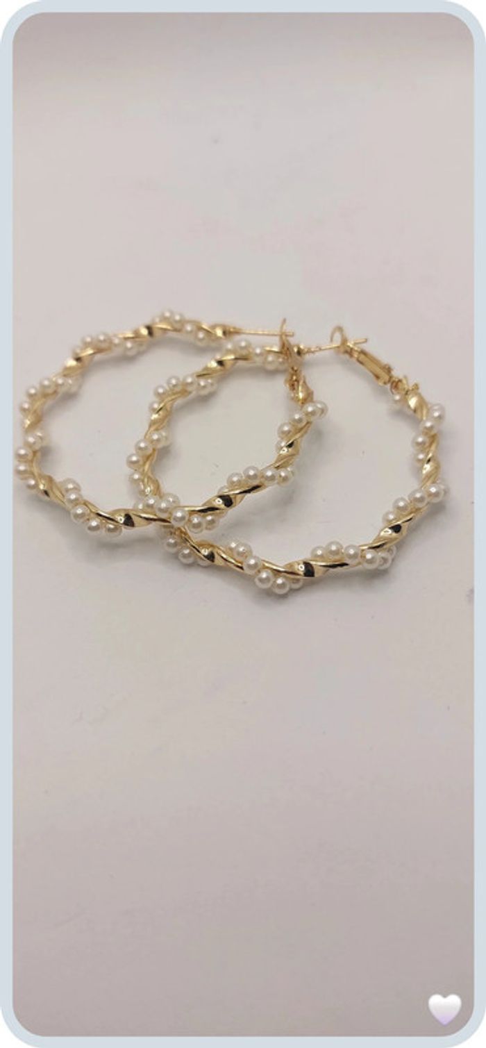 magnifique boucles d oreilles en acier dorée