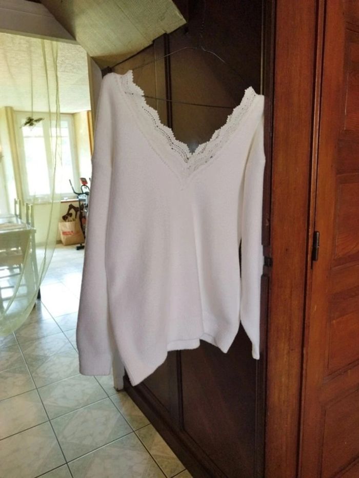 Pull blanc col v dentelle sweatshirt vintage L/40