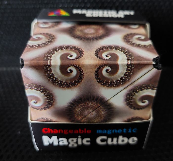 Cube magnetique