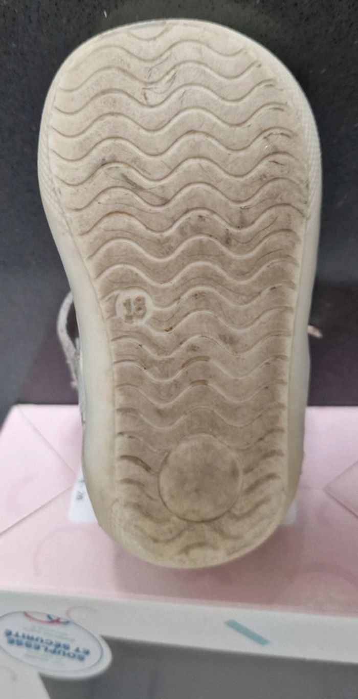 Chaussures 👟 1er pas babies T18 (BE avec défaut) - photo numéro 7