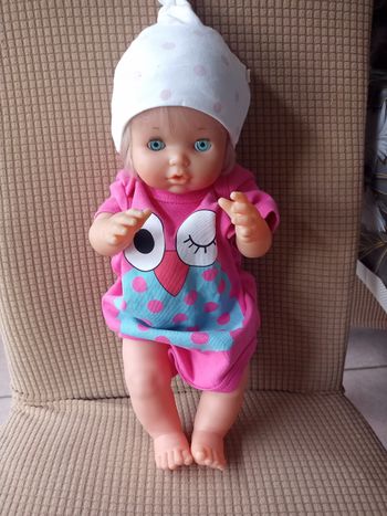 Poupée aux yeux bleus 