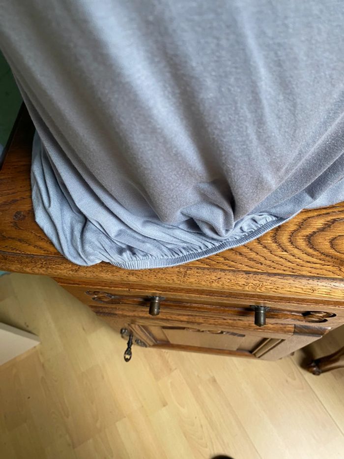 Tu shirt manches longues dos nu - photo numéro 3