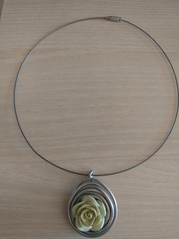 Collier fleur fait main