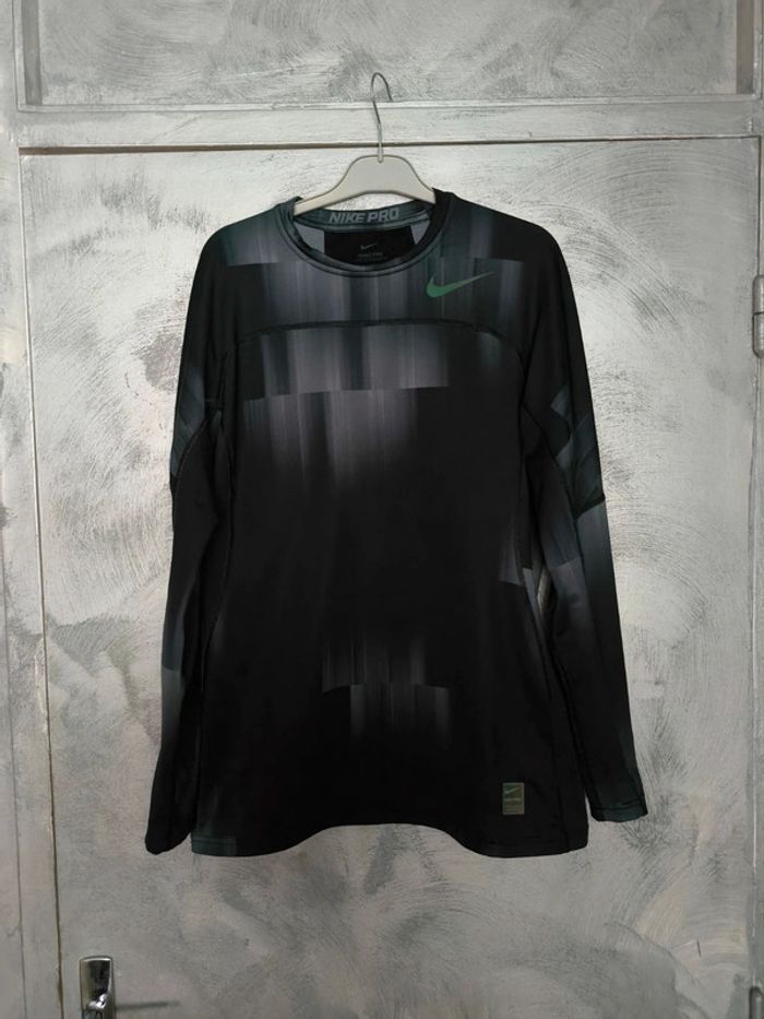 Tee shirt de sport noir et gris Nike taille M