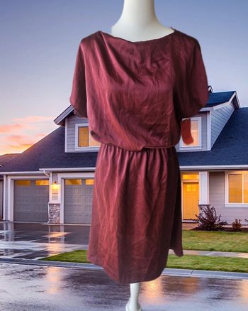 Robe satinée bordeaux avec sa brassière, Etam, taille S