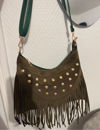 Sac Bandoulière Vert Kaki à Franges et Clous Dorés