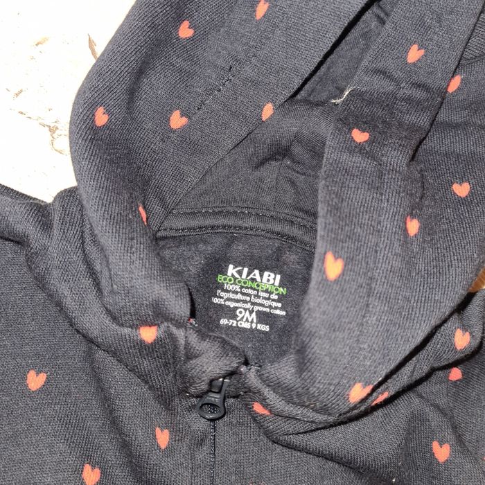 Veste à capuche cœurs kiabi 9 mois - photo numéro 2