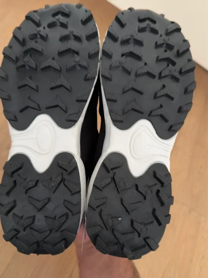 Baskets Lotto noir taille 37 neuf - photo numéro 5