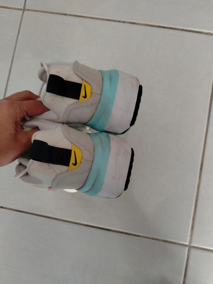 Baskets Nike Air 37.5 comme neuves - photo numéro 3