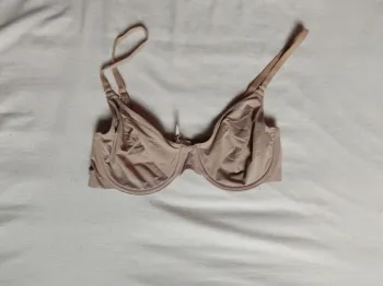 Soutien-gorge Etam couleur chair. 90D