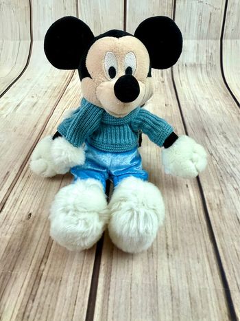 Peluche Disney Mickey en tenu d’hiver officielle Disneyland Paris