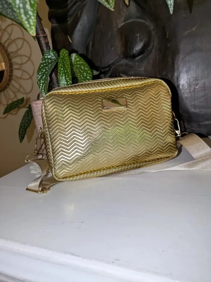 🌸 Sac bandoulière doré brillant – NEUF - photo numéro 4