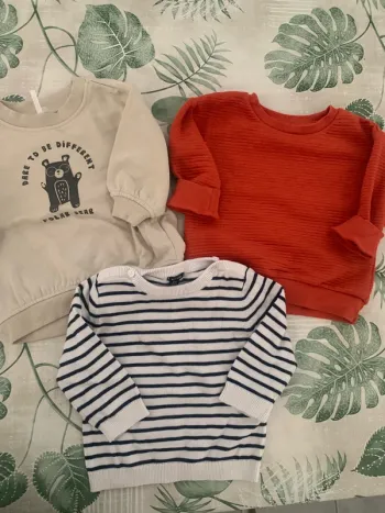 Lot de vêtements pulls 12 mois