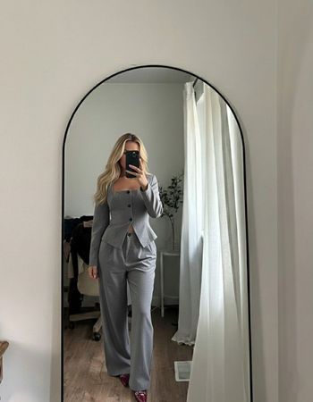 Ensemble tailleur pantalon gris anthracite - Col carré et coupe moderne