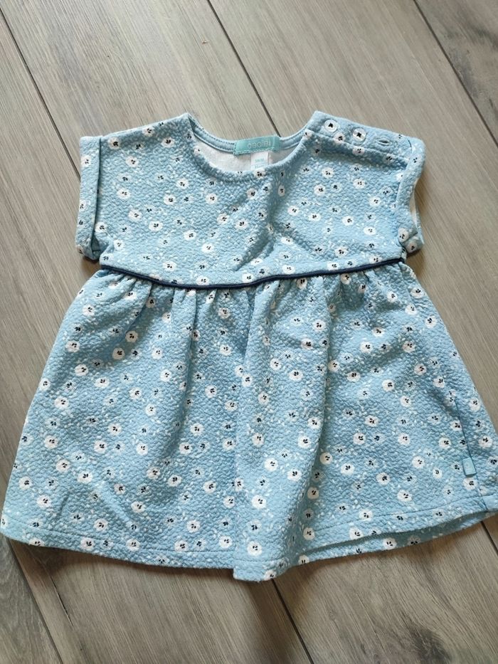 Robe obaidi bleu 3 mois très bon état