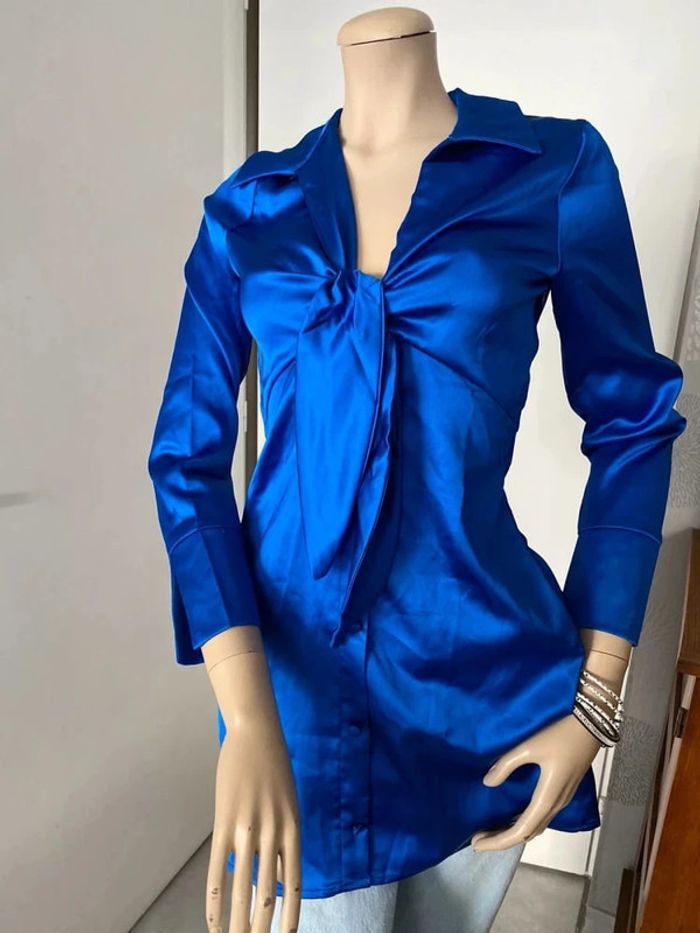 Belle chemise satinée xs Zara