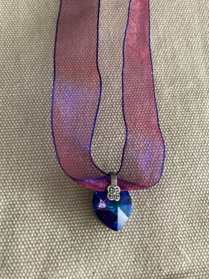 Collier coeur bleu irisé - photo numéro 2