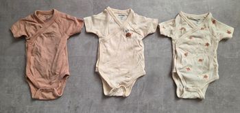 Lot de 3 bodies kiabi 1mois
