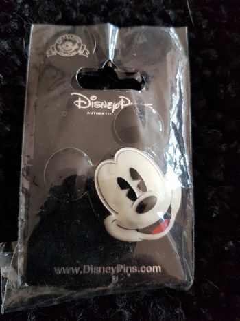 Pin's disneyland paris tête de Mickey 3D