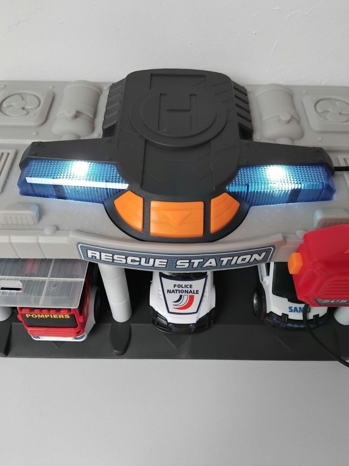 CENTRE DE SECOURS Pompier Police Ambulance Complet 🚑 - photo numéro 2