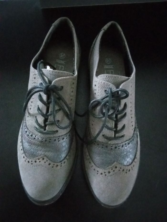 Chaussures,Derbies, basse pour  femme taille 38, hiver grise, noire FPC, lacet - photo numéro 2