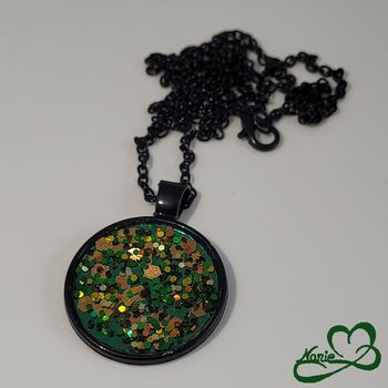 Sautoir, en acier inoxydable et en resine, noir et vert pailleté