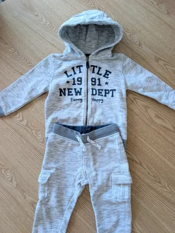 Ensemble pantalon et sweat
