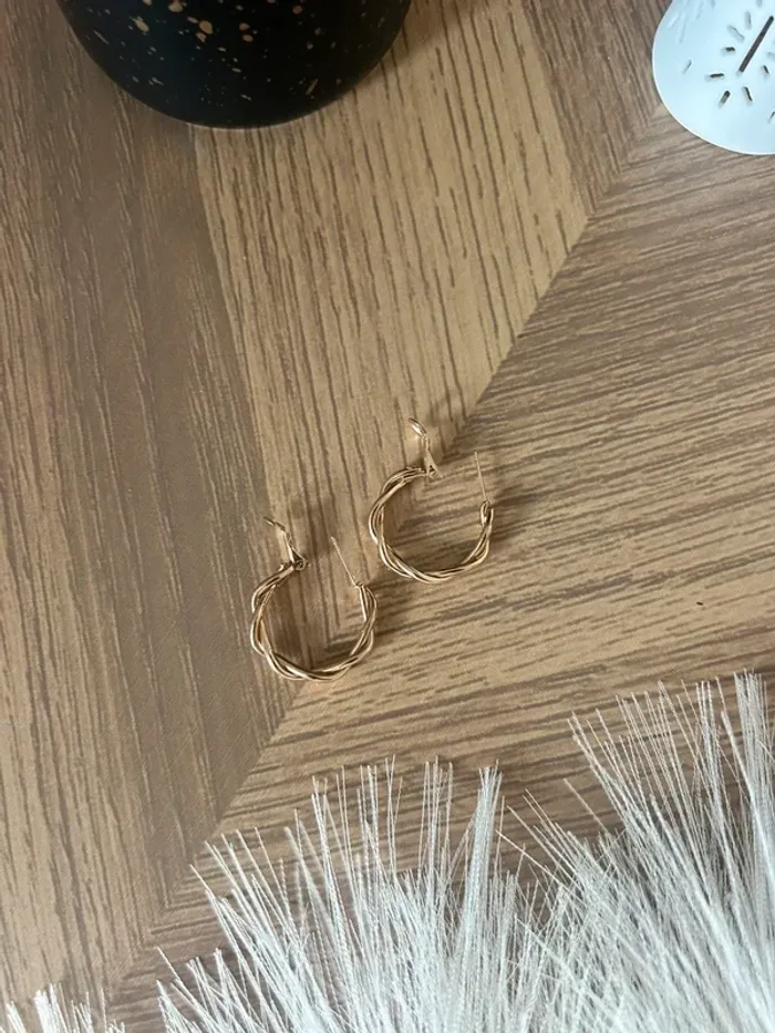 Jolie paire de petits anneaux, créoles torsadés dorés – Neufs - photo numéro 7