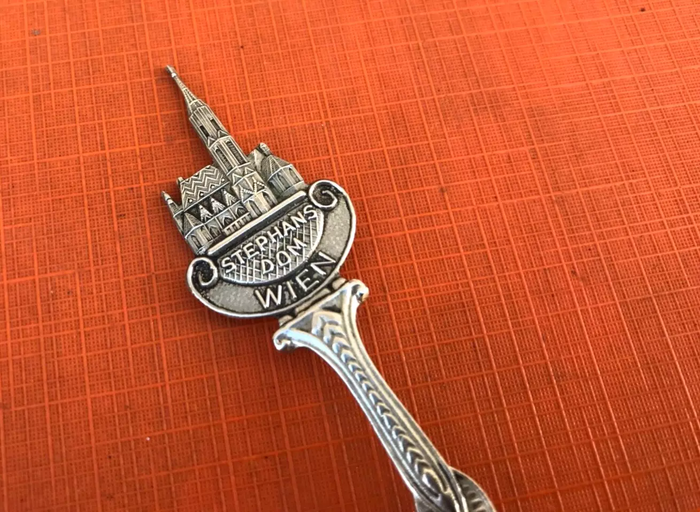 Cuillère à café de collection Fleuron Cathédrale Saint-Étienne Vienne (Autriche) - photo numéro 5