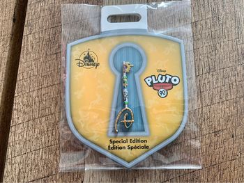 Clé pin’s Pluto