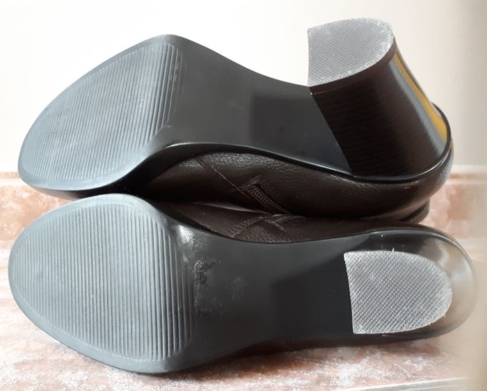 Boots à talon carré avec bride à boucle métallique - photo numéro 9