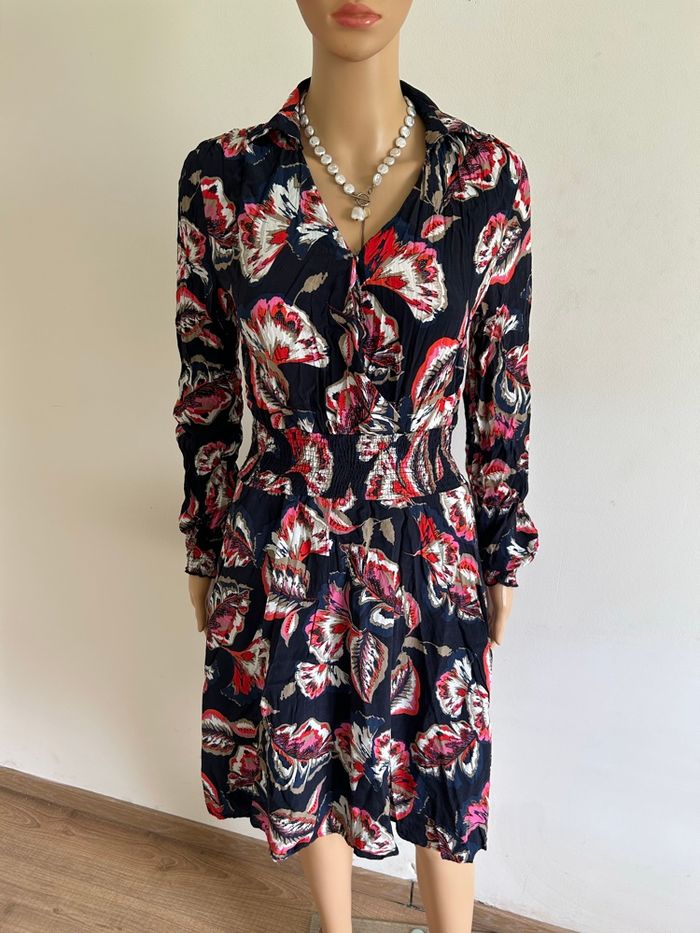 Robe bleue marine et fleurie Morgan taille 36 jamais portée - photo numéro 1
