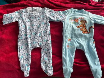 Lot 2 pyjamas Disney