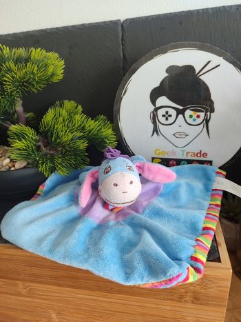 doudou carré plat bourriquet bleu violet rayé écharpe Disney nicotoy Jaune Vert