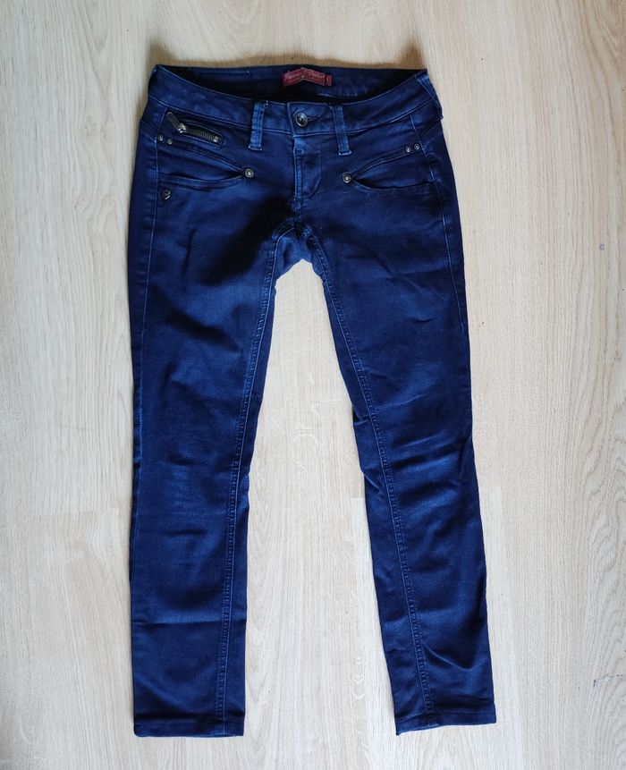 Jean
Skinny
Freeman Porter