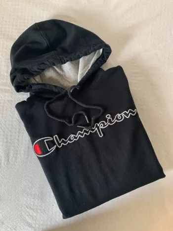 Sweat à capuche Champion noir - Un classique indémodable