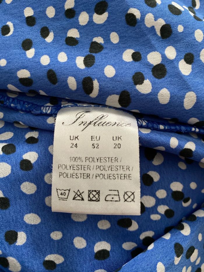 Jolie Blouse Imprimée Avec Des Boutons Taille 52 - photo numéro 11